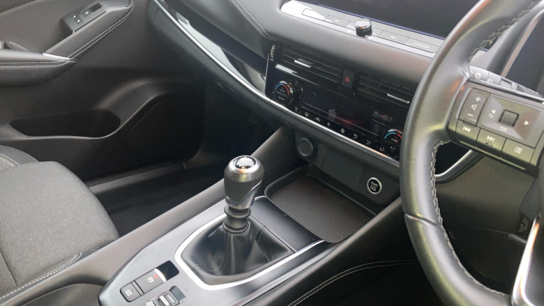 Nissan Qashqai 1.3 DiG-T MH N-Connecta 5dr Petrol Hatchback